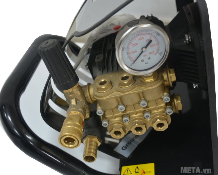 Máy rửa xe cao áp Projet P30-1510B2 có đồng hồ đo áp lực 