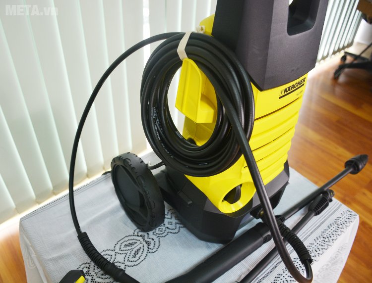 Máy phun áp lực Karcher K2 360 có dây cáp dài 5m Máy phun áp lực Karcher K2 360 có dây cáp dài 5m