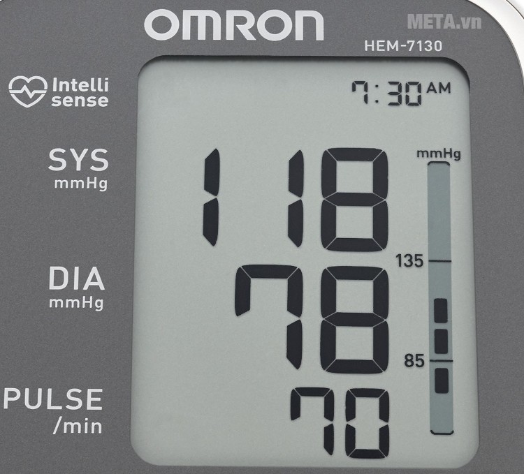 Máy đo huyết áp bắp tay HEM-7130 có màn hình LCD to, rõ nét 