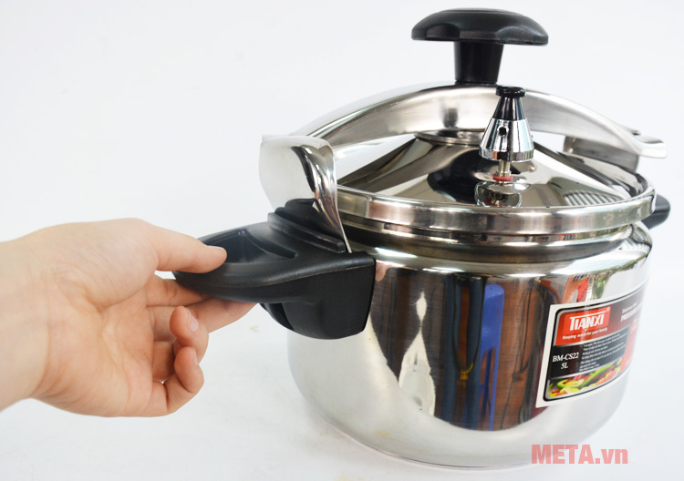 Nồi áp suất inox Tianxi BM-CS22 (22cm) có tay cầm cách nhiệt tiện lợi Tay cầm nồi áp suất inox Tianxi BM-CS22