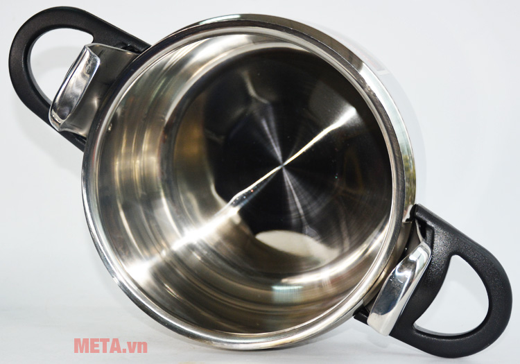 Lòng nồi inox sáng bóng, không bị dính thức ăn khi nấu nướng Lòng nồi inox